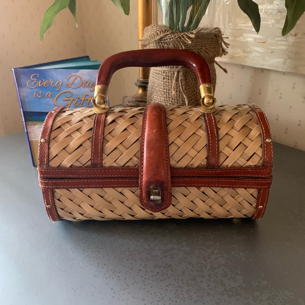 Vintage FORSUM Leather Wicker bag, handbag ect. BROWN lining, footed.
